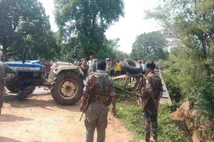 Hazaribagh News: भगहर रोड पर अवैध बालू लदा ट्रैक्टर पलटा, सेल्हारा के चालक की मौके पर मौत