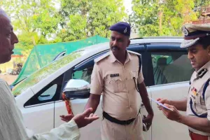 Sahebganj News: सामाजिक कार्यकर्ता अरशद नसर ने एडीजी अमित लोढ़ा को सौंपा भ्रष्ट अफसरों का चिट्ठा