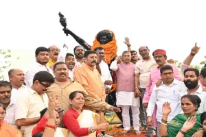 भगवान बिरसा मुंडा की पुण्यतिथि पर भाजपा प्रदेश अध्यक्ष आदित्य साहू ने दी श्रद्धांजलि
