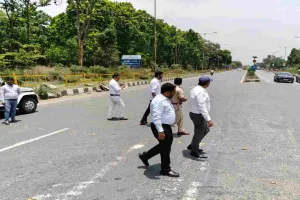 Hazaribagh News: उपायुक्त के निर्देश पर ब्लैक स्पॉट एवं दुर्घटना संभावित स्थलों का निरीक्षण