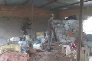 Hazaribagh News: अवैध शराब की मिनी फैक्ट्री का भंडाफोड़, भारी मात्रा में विदेशी शराब व स्पिरिट बरामद