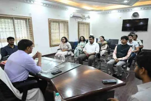 Deoghar News: उपायुक्त से शिष्टाचार मुलाकात, सुशासन और जनकल्याणकारी योजनाओं को समझा