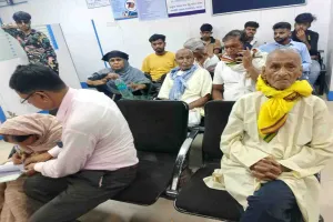 Hazaribagh News: एसबीआई मुख्य शाखा में वरिष्ठ नागरिकों के लिए विधिक जागरूकता शिविर आयोजित