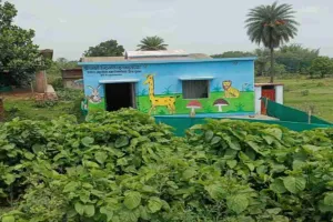 Dumka News: आंगनबाड़ी केंद्रों में भारी लापरवाही, समय से पहले लटक रहे ताले, बच्चे नदारद