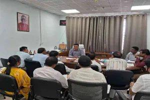 Dhanbad News: अपर समाहर्ता विनोद कुमार की अध्यक्षता में राजस्व कार्यों की समीक्षा बैठक आयोजित