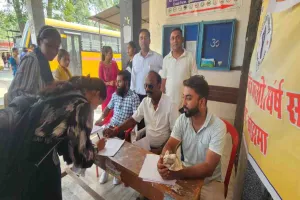 Koderma News: जेजे कॉलेज में उमड़ा छात्रों का सैलाब, वीबीयू से संबद्धता बचाने के लिए महाहस्ताक्षर अभियान
