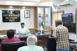 Deoghar News: जनता दरबार में उपायुक्त ने सुनीं लोगों की समस्याएं, कई मामलों का ऑन-द-स्पॉट हुआ समाधान