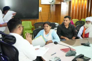 Palamu News: जन समाधान कार्यक्रम में उपायुक्त ने सुनी आमजनों की समस्याएं 