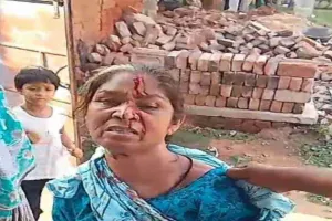 Deoghar News: पटवाबाद में कुएं की घेराबंदी का विरोध करना पड़ा महंगा, महिला से मारपीट