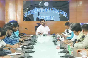 Palamu News: उपायुक्त दिलीप प्रताप सिंह शेखावत ने की जेएसएलपीएस योजनाओं की व्यापक समीक्षा