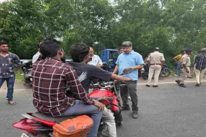 Giridih News: ड्रिंक एंड ड्राइव पर सख्त एक्शन, ब्रेथ एनालाइजर से हुई चालकों की गहन जांच