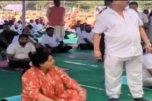 Koderma News: योग दिवस कार्यक्रम में प्रोटोकॉल उल्लंघन, विधायक डॉ. नीरा यादव भड़कीं