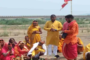 koderma News: आस्था का सैलाब, बदाल में सैकड़ों महिलाओं और कन्याओं ने निकाली विधिक कलश यात्रा