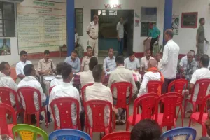 Koderma News: मुहर्रम को लेकर थाना परिसर में संपन्न हुई शांति समिति की महत्वपूर्ण बैठक