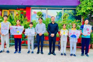 Koderma News: मॉडर्न पब्लिक स्कूल में 'RESIST' अभियान के तहत नशे के खिलाफ जागरूकता कार्यक्रम 