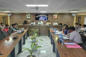 Giridih News: उपायुक्त रामनिवास यादव ने की विकास योजनाओं की मैराथन समीक्षा