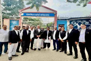 Koderma News: स्टेट बार काउंसिल वाइस चेयरमैन राजेश कुमार शुक्ल का जिला बार एसोसिएशन में भव्य अभिनंदन