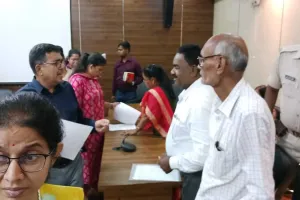 Bokaro News: अधिवक्ता संघ भवन निर्माण के लिए जमीन आवंटन को लेकर उपायुक्त से मिले पदाधिकारी