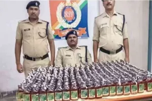 आरपीएफ जपला की बड़ी कार्रवाई: बरवाडीह–डेहरी ऑन सोन पैसेंजर ट्रेन से 400 बोतल अवैध श'रा'ब बरामद