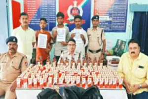 रेलवे स्टेशन से लेकर शहर तक छापेमारी, 4 तस्कर गिरफ्तार, भारी मात्रा में शराब जब्त