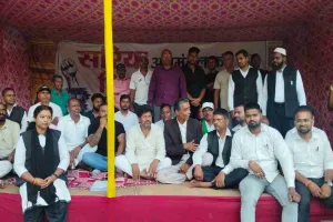 सरिया को जिला बनाने की मांग पर दूसरे दिन भी भूख हड़ताल जारी
