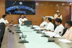 Palamu News: उपायुक्त दिलीप प्रताप सिंह शेखावत की अध्यक्षता में भू-अर्जन मामलों की हुई समीक्षा
