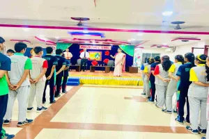 Koderma News: मॉडर्न पब्लिक स्कूल में गुरु मंत्र उच्चारण के साथ शुरू हुआ विशेष कार्यक्रम