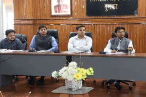 Dumka News: उपायुक्त अभिजीत सिन्हा ने कल्याण विभाग की योजनाओं की प्रगति की गहन समीक्षा की