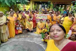 Koderma News: गायत्री शक्तिपीठ में धूमधाम से मना गुरु पूर्णिमा पर्व, 100 पौधों का हुआ वितरण
