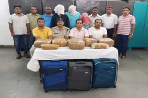 टाटानगर स्टेशन पर बड़ी कार्रवाई, 34.7 किलो गांजा के साथ तीन तस्कर गिरफ्तार