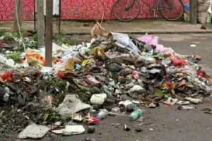 Sahebganj News: वार्ड संख्या-4 में अधूरी सफाई से आक्रोश, नगर पंचायत की व्यवस्था पर उठे सवाल
