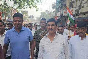 Koderma News: हाथों में तिरंगा लेकर छात्रों ने मांगा मोदी सरकार से देश में तबाही का हिसाब