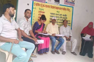 Hazaribagh News: मतदाता सूची पुनरीक्षण अभियान के तहत बादम उर्दू स्कूल में आयोजित हुई 'चुनाव पाठशाला'