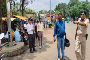 पाकुड़ में विशेष वाहन जांच अभियान, हेलमेट और दस्तावेजों की हुई सघन जांच