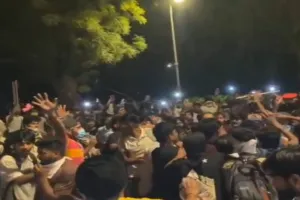 जंतर-मंतर में प्रदर्शन स्थल के पास दिल्ली पुलिस के इंस्पेक्टर पर हमला, आई-कार्ड और सोने की चेन छीनी