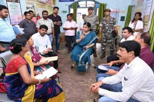 Pakur News: DC मेघा भारद्वाज ने मतदान केंद्रों का निरीक्षण कर मतदाता सूची पुनरीक्षण का लिया जायजा