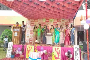 Giridih News: श्रीरामकृष्ण डीएवी में कलस्टर स्तरीय शतरंज प्रतियोगिता का हुआ भव्य शुभारंभ