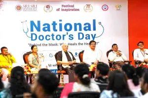 NABH मान्यता के बाद नई ऊंचाइयों की ओर श्री श्री आयुर्वेद अस्पताल, डॉक्टर्स डे पर चिकित्सकों का सम्मान
