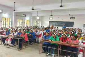 Hazaribagh News: यदुनाथ बालिका उच्च विद्यालय में विधिक जागरूकता शिविर आयोजित, छात्राओं को मिले कानूनी अधिकार