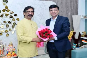मुख्यमंत्री हेमन्त सोरेन से SAIL के सीएमडी डॉ. अशोक कुमार पांडा ने की शिष्टाचार मुलाकात