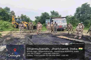 Dhanbad News: ​एबीसी ब्लॉक 4 के बबन डीहा जंगल में छापेमारी, कोयला तस्करों में मचा भारी हड़कंप