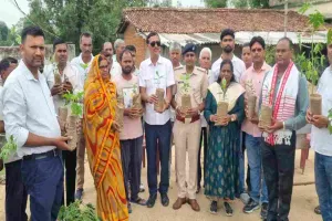 सिर्फ पौधे लगाएं नहीं, उन्हें बचाएं भी: पौधा वितरण कार्यक्रम में SDM संजय पांडेय का संदेश