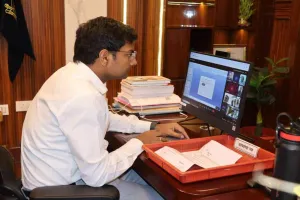 Dumka News: उपायुक्त अभिजीत सिन्हा ने वीडियो कॉन्फ्रेंसिंग से की विशेष गहन पुनरीक्षण कार्यों की उच्चस्तरीय समीक्षा
