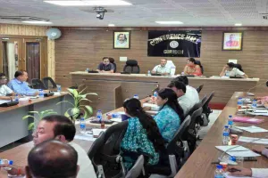 Giridih News: उपायुक्त रामनिवास यादव ने की ग्रामीण विकास योजनाओं की गहन समीक्षा
