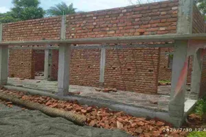 Pakur News: अम्बाडीहा में बिना सूचनापट बन रहा सरकारी भवन, ग्रामीणों ने जताई अनियमितता की आशंका