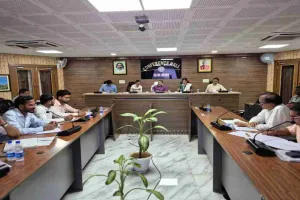 Giridih News: उपायुक्त रामनिवास यादव ने कल्याण विभाग की समीक्षा कर योजनाओं में तेजी का दिया निर्देश