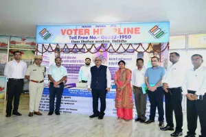 उत्तरी छोटानागपुर प्रमंडल के आयुक्त विजय कुमार गुप्ता ने वोटर हेल्पलाइन एवं मतदाता सहायता केंद्र का किया निरीक्षण