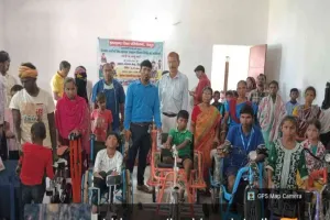 Pakur News: लिट्टीपाड़ा में समावेशी शिक्षा के तहत दिव्यांग बच्चों के बीच सहायक उपकरण वितरित