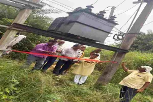 बाबूलाल मरांडी की पहल रंग लाई, नवाडीह गांव में लगा नया 100 KVA ट्रांसफार्मर