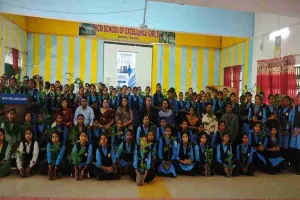 सीएम एक्सीलेंस गर्ल्स स्कूल में 100 फलदार पौधों का वितरण, हरित रांची का लिया संकल्प